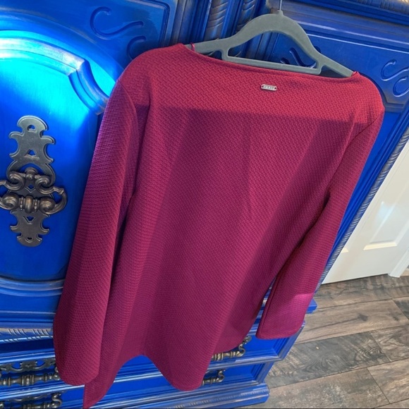 IMNYC Isaac Mizrahi Maroon Textured Top Small - Picture 2 of 3